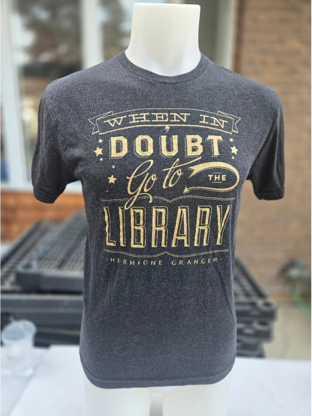 Women's T-Shirt Small  'When in Doubt Go To the Library" Harry Potter Hermoinie